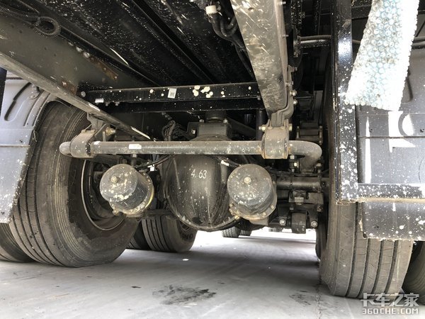 国货当自强 中国重汽汕德卡C7H 8x4泵车
