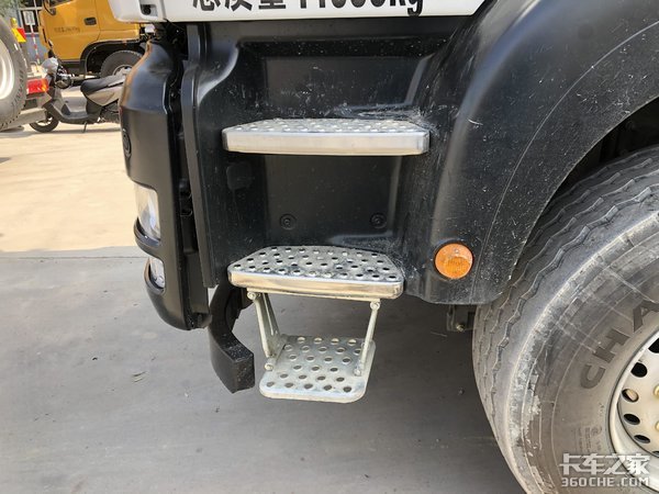 国货当自强 中国重汽汕德卡C7H 8x4泵车