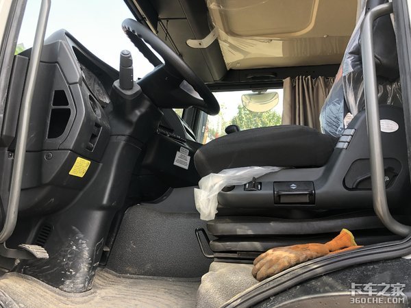 国货当自强 中国重汽汕德卡C7H 8x4泵车