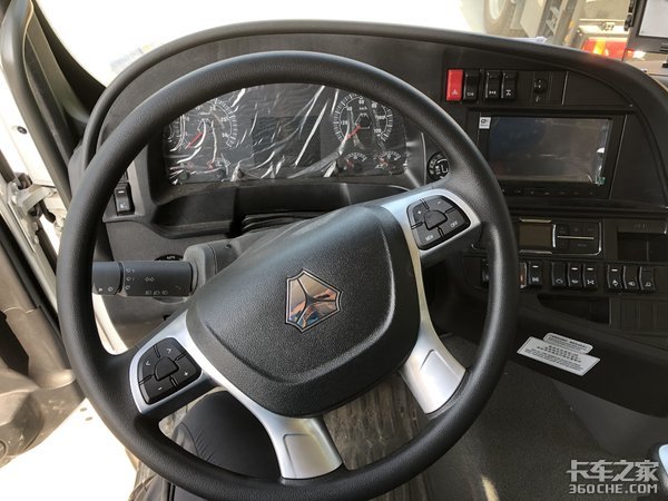 国货当自强 中国重汽汕德卡C7H 8x4泵车