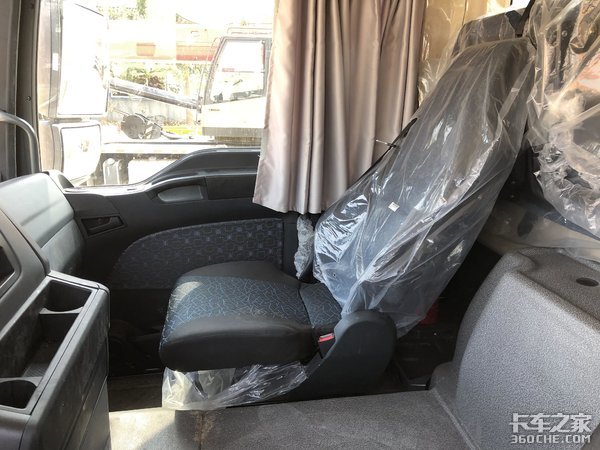 国货当自强 中国重汽汕德卡C7H 8x4泵车