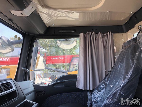 国货当自强 中国重汽汕德卡C7H 8x4泵车