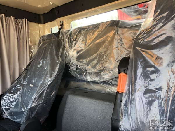 国货当自强 中国重汽汕德卡C7H 8x4泵车