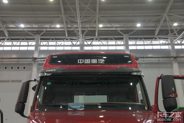 你知道重汽也有长头车吗? 名字叫威泺 10年前就配备了橡胶悬架