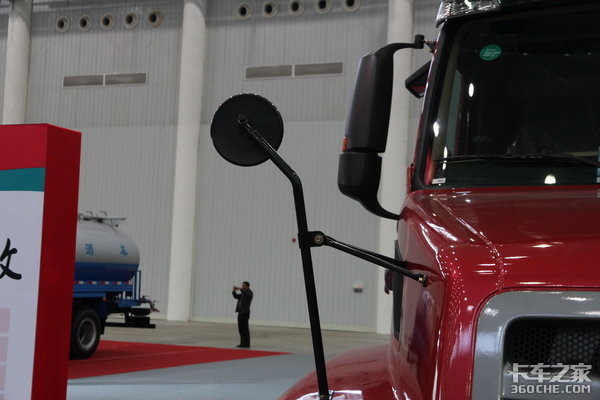 你知道重汽也有长头车吗? 名字叫威泺 10年前就配备了橡胶悬架