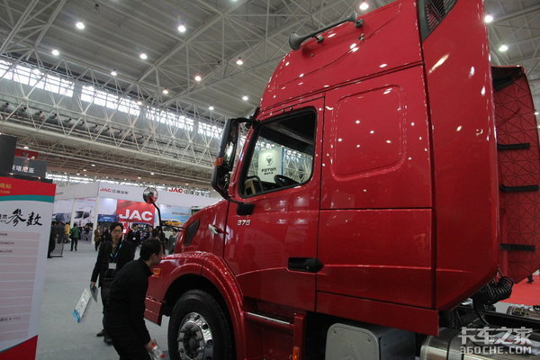 你知道重汽也有长头车吗? 名字叫威泺 10年前就配备了橡胶悬架