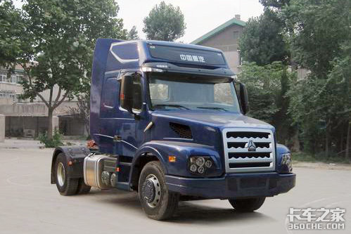 你知道重汽也有长头车吗? 名字叫威泺 10年前就配备了橡胶悬架