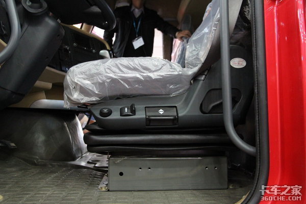 你知道重汽也有长头车吗? 名字叫威泺 10年前就配备了橡胶悬架