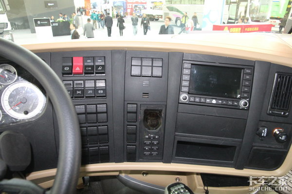 你知道重汽也有长头车吗? 名字叫威泺 10年前就配备了橡胶悬架