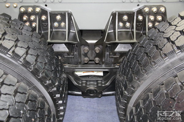 你知道重汽也有长头车吗? 名字叫威泺 10年前就配备了橡胶悬架