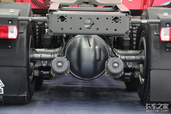 你知道重汽也有长头车吗? 名字叫威泺 10年前就配备了橡胶悬架