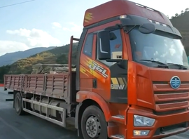 解放J6L决战乘龙H5 液缓加身后谁能称霸6米8中卡市场？