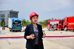 �ɵ��������ľ꣺���е�һ�� ���غ���