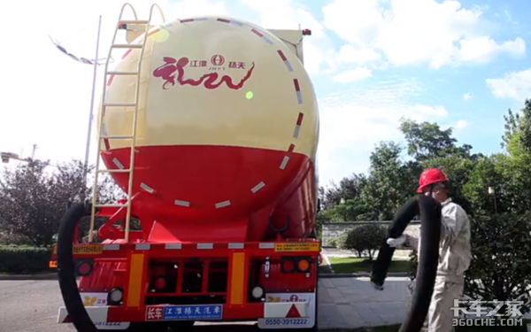 粉罐车了解多少 参数型号为你一一解答