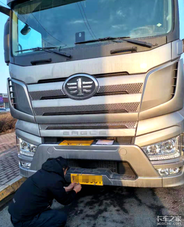 孩子考上研究生 开卡车夫妻俩“再苦再累都很有干劲!”