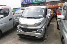 这是跨界乘用车吗？ 飞碟Q3这造型亮了 摆地摊非常拉风