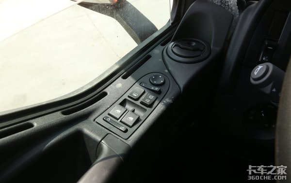 实力车型典范！中国重汽汕德卡G5 7.8米 6x2载货车详解