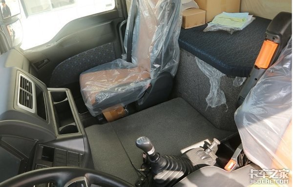 实力车型典范！中国重汽汕德卡G5 7.8米 6x2载货车详解