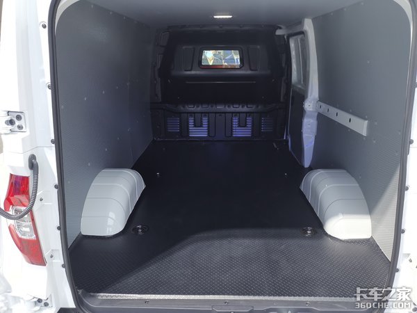 上汽大通EV30纯电动 城配行业的搅局者?