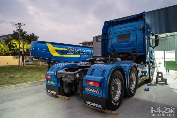 人文情怀加持 这位宝岛台湾车主的粉粒罐体也的很“斯堪尼亚”