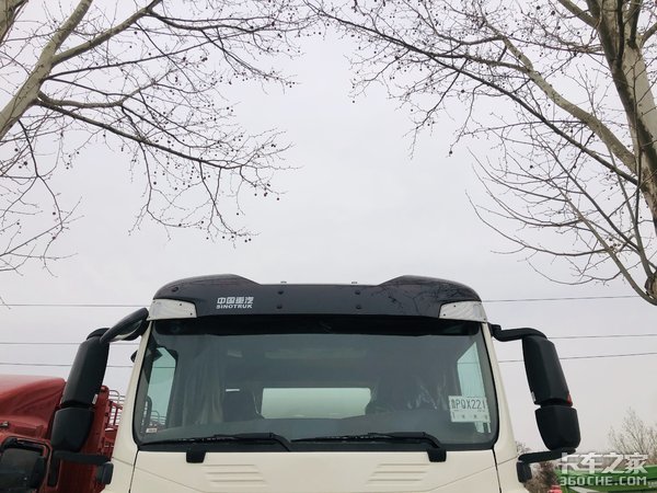 中国重汽HOWO TX系列国六8x4搅拌车