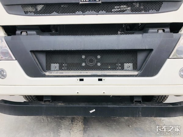 中国重汽HOWO TX系列国六8x4搅拌车