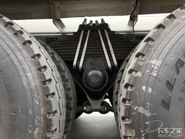 中国重汽HOWO TX系列国六8x4搅拌车