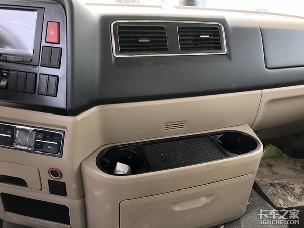 中国重汽HOWO TX系列国六8x4搅拌车