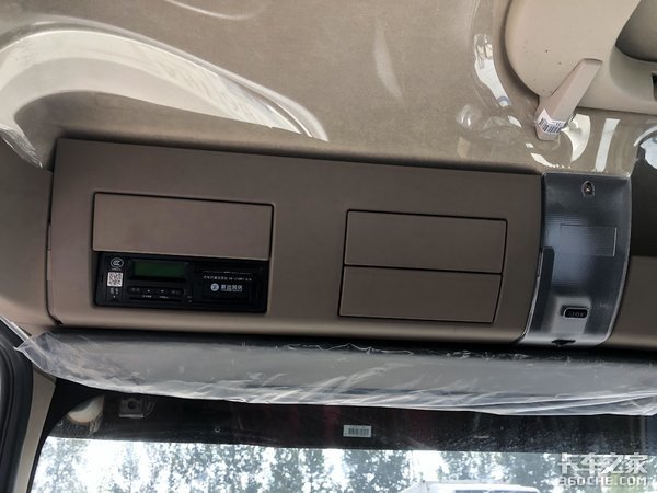 中国重汽HOWO TX系列国六8x4搅拌车