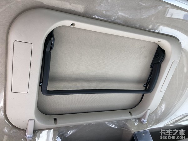 中国重汽HOWO TX系列国六8x4搅拌车