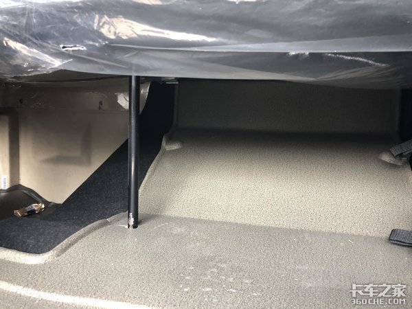 中国重汽HOWO TX系列国六8x4搅拌车