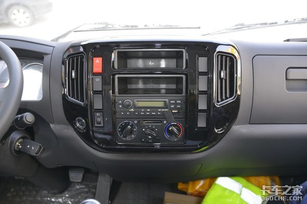 车宽1米95载重超2吨 新解放虎VR如何？