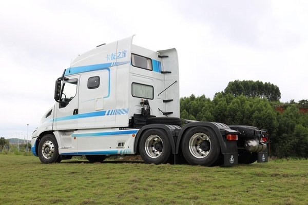 亦家亦车 乘龙T7新车外观首次曝光 长头货车来了