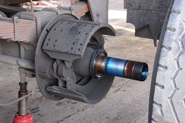 卡车传统鼓刹与新晋盘刹有何区别?