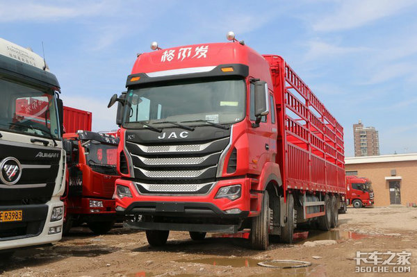 解放称雄重汽最猛，4月中重型载货车市场特点深度剖析