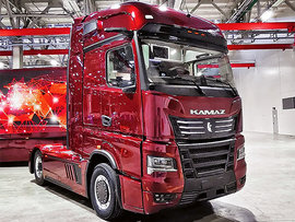 搭载混合动力链 卡玛斯54907概念卡车定义未来干线运输发展