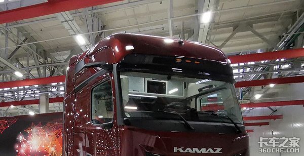 搭载混合动力链 卡玛斯54907概念卡车定义未来干线运输发展
