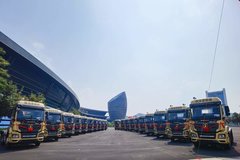 陕汽重卡柳州区域首批50台牵引车交车仪式暨德龙X5000 AMT牵引车上市
