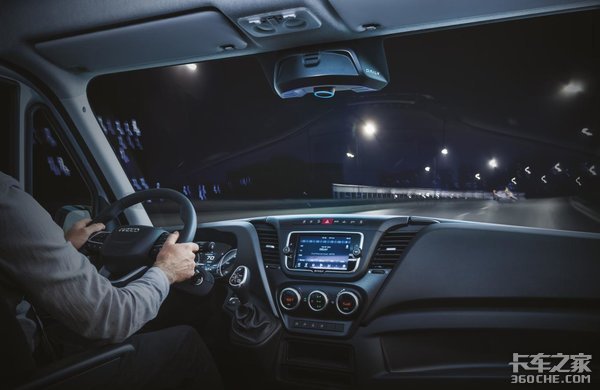 依维柯新一代New Daily 更帅更智能!