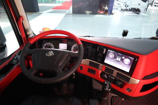 270大马力+订制内饰!国六版乘龙H5绿通载货车全面解析