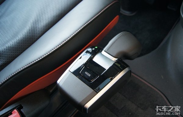 沃尔沃FH16舒适性升级 带专属软质地毯、卧铺宽度超一米