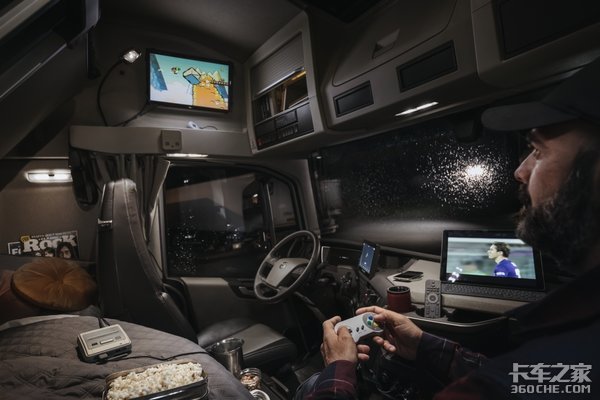 沃尔沃FH16舒适性升级 带专属软质地毯、卧铺宽度超一米