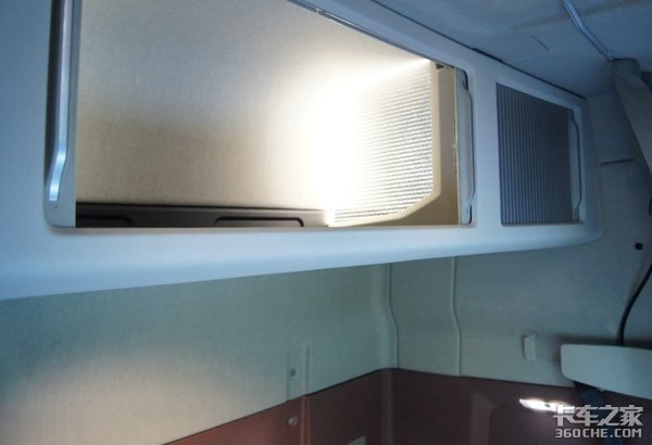 沃尔沃FH16舒适性升级 带专属软质地毯、卧铺宽度超一米