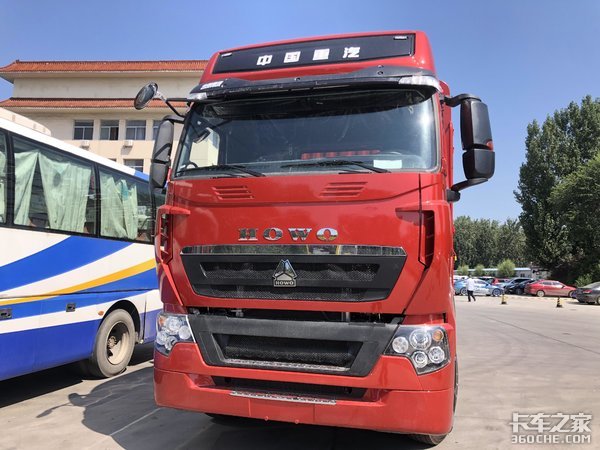 干线零担普货专用车型 HOWO T7H 460 8x4载货车
