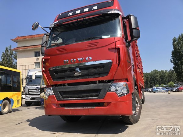 干线零担普货专用车型 HOWO T7H 460 8x4载货车
