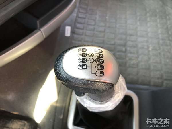 干线零担普货专用车型 HOWO T7H 460 8x4载货车