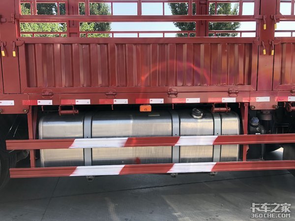 干线零担普货专用车型 HOWO T7H 460 8x4载货车