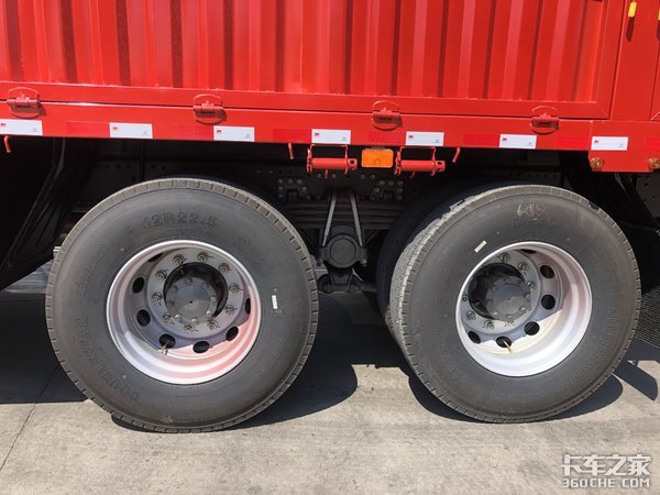 干线零担普货专用车型 HOWO T7H 460 8x4载货车