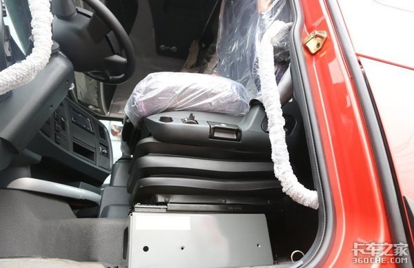 干线零担普货专用车型 HOWO T7H 460 8x4载货车