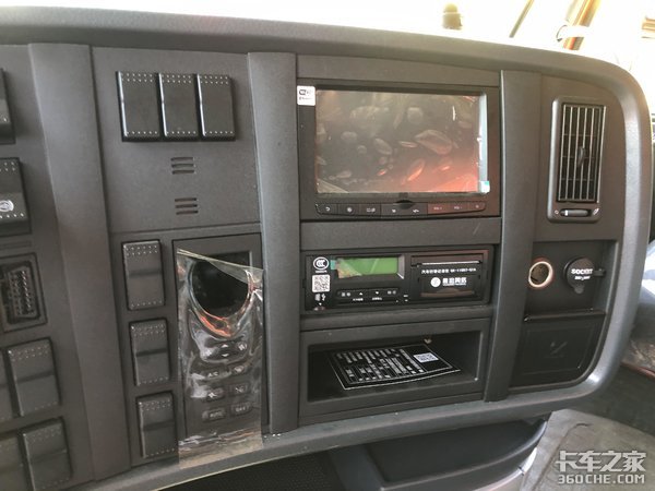 干线零担普货专用车型 HOWO T7H 460 8x4载货车